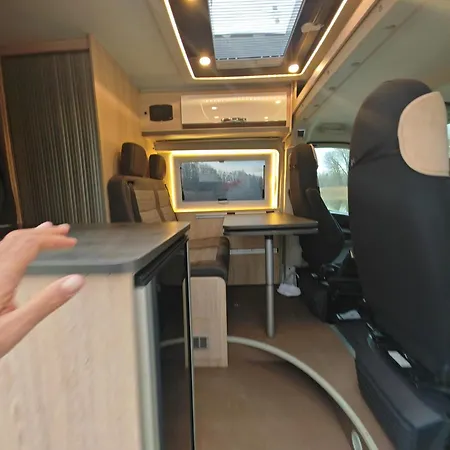 Lakoauto Berles Luxus Negykereken 2 Kastenwagen * Gyorladamer