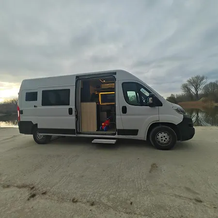 Campeggio Lakoauto Berles Luxus Negykereken 2 Kastenwagen Gyorladamer
