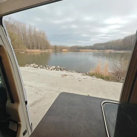 Lakoauto Berles Luxus Negykereken 2 Kastenwagen Campeggio Gyorladamer