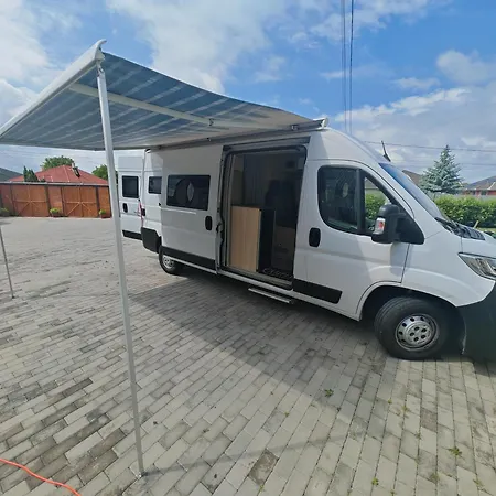 Lakoautó Berlés Luxus Negykereken 2 Kastenwagen Parque de Campismo *